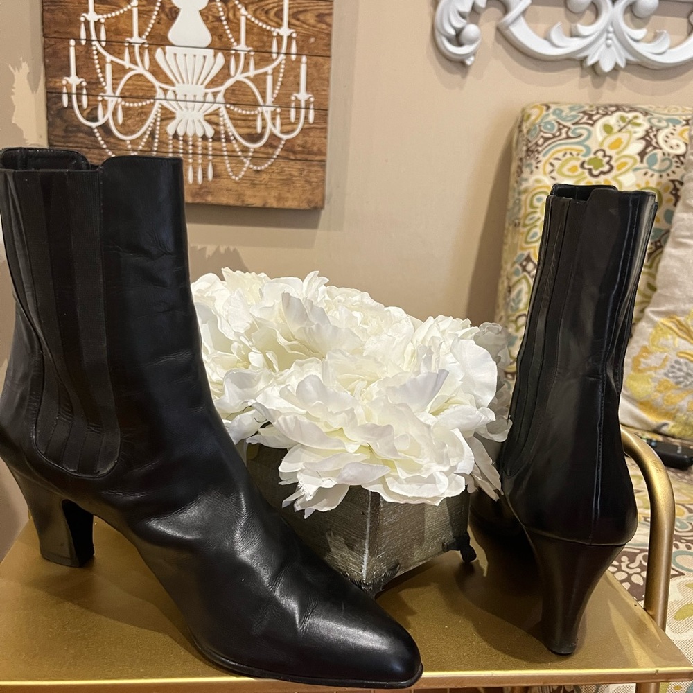 Mario Valentino ankle booties Vintage sz 39 1/2 vintage,Italian size runs small)